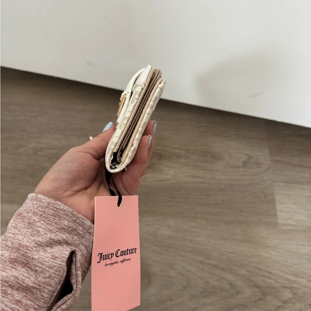 Juicy Couture Cream and Gold Wallet - Picture 5 of 8